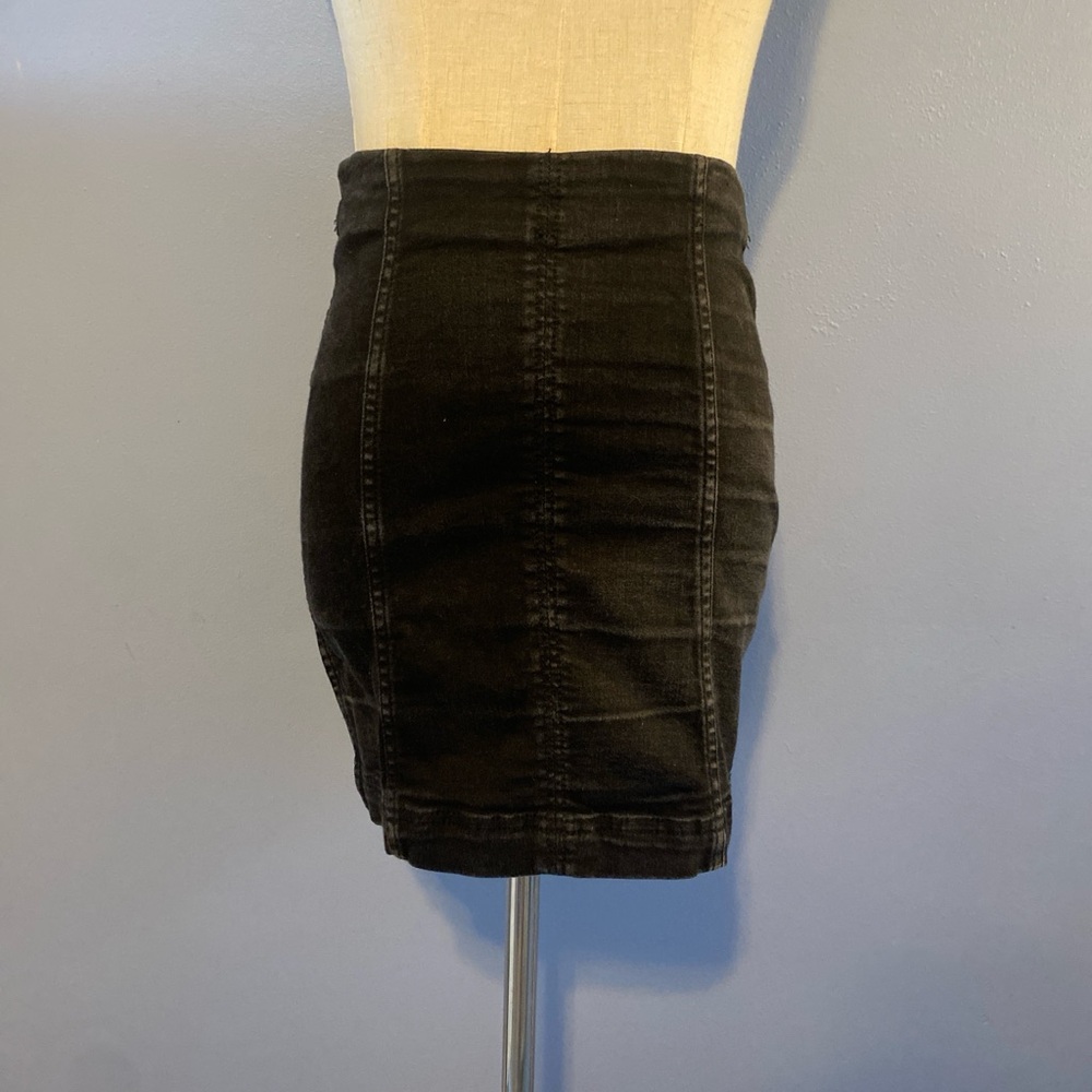 Modern Femme Denim Mini Skirt in Black. Exposed zipper on the on the back.